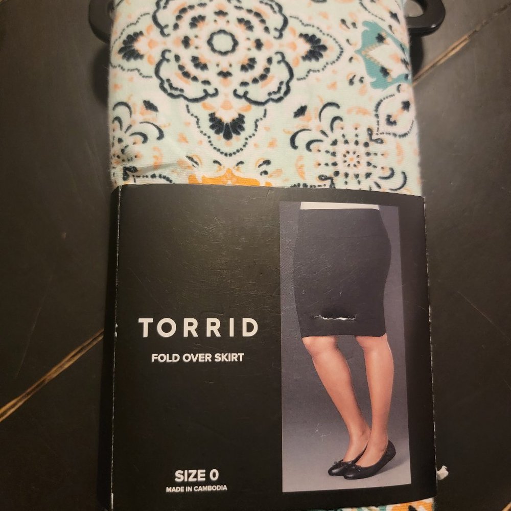 Torrid fold over skirt NWT